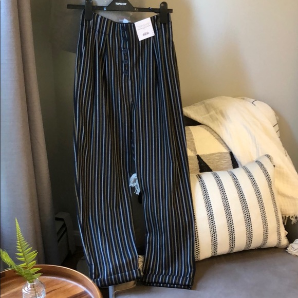NWT Topshop High rise, pleats, striped pant - Picture 1 of 6